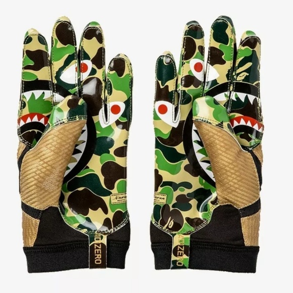 bape football gloves